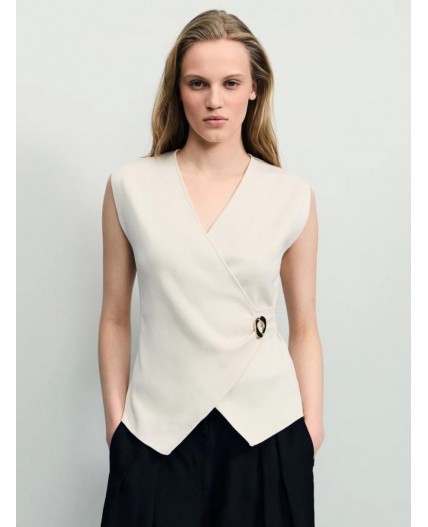 блузка с брошью женская молочный