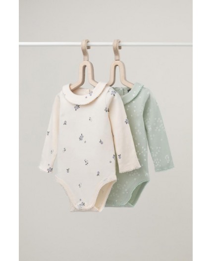 К 6539-2уп/зайчата на полянке,голубика и цветы набор полукомбинезон (боди)