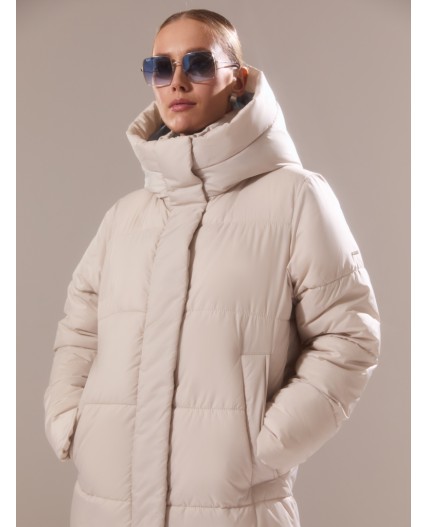 Пуховик женский светло-бежевый