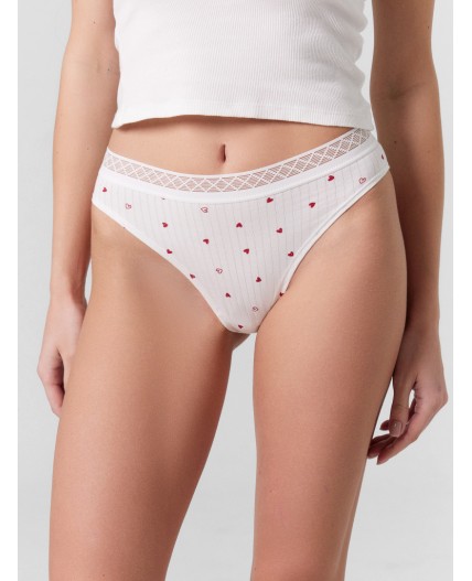 Трусы сердечки на белом