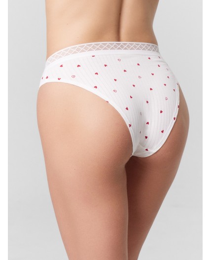 Трусы сердечки на белом