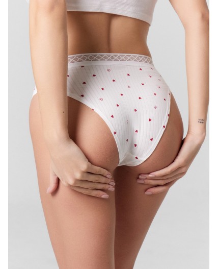 Трусы сердечки на белом