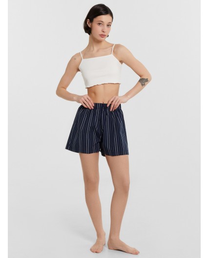 Шорты белая полоска на море