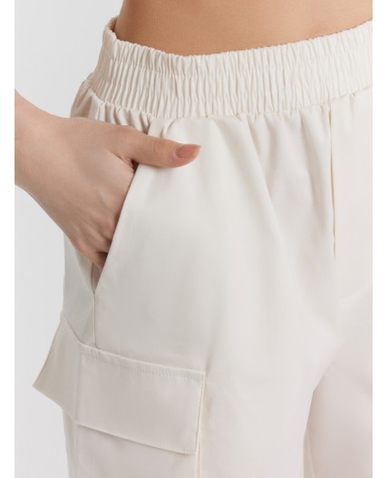 Шорты молочный