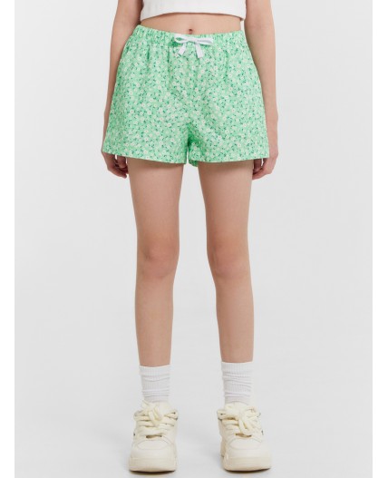 Шорты цветы на зеленом