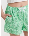 Шорты цветы на зеленом