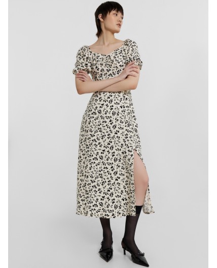 Платье листики на молочном