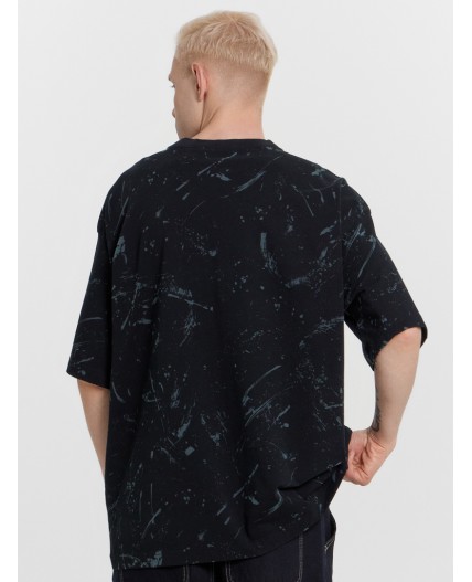 Футболка пятна на черном