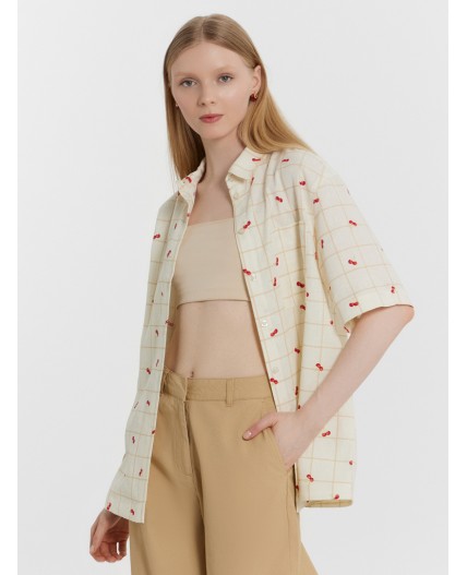 Рубашка вишенки на молочной клетке