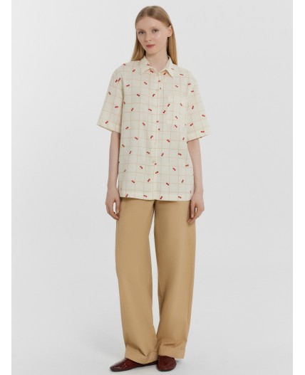 Рубашка вишенки на молочной клетке