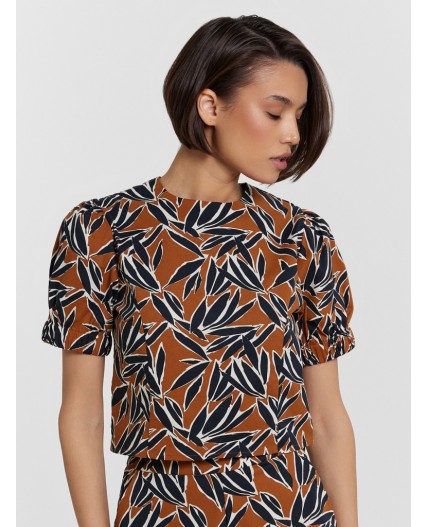 Блузка листья на карамели