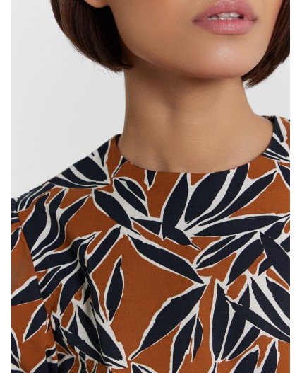 Блузка листья на карамели