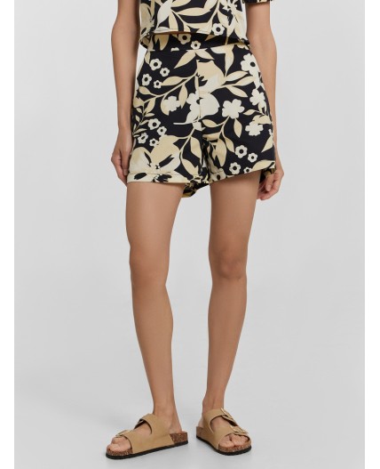 Шорты цветы на черном