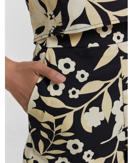 Шорты цветы на черном