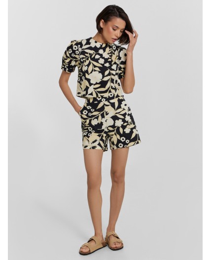 Блузка цветы на черном