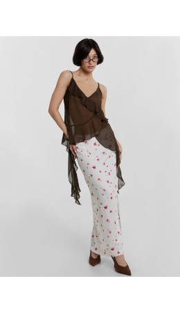 Юбка розы на белом