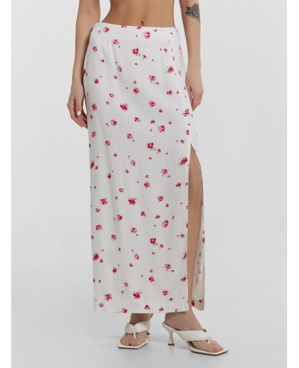 Юбка розы на белом