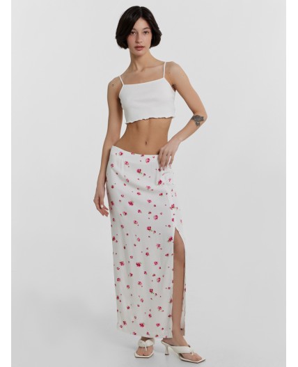 Юбка розы на белом