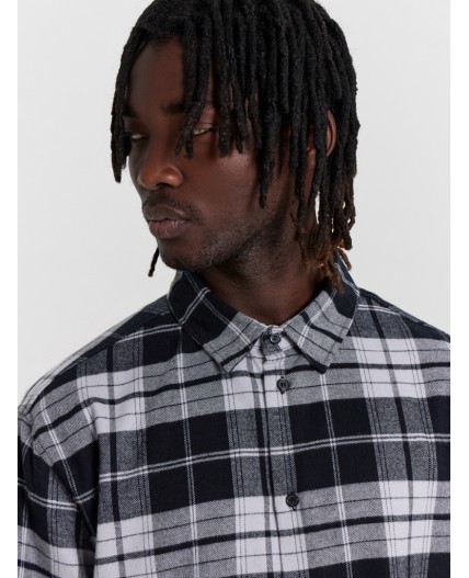 Рубашка черно -белая клетка