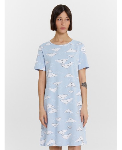 Сорочка облака на голубом