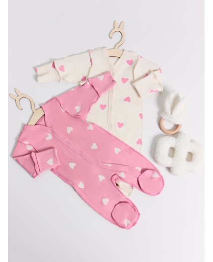 Комбинезон сердечки на молоке +сердечки на розовом