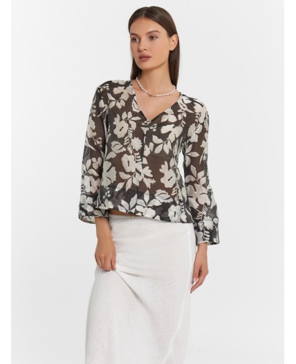 Блузка цветы на черном