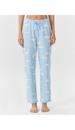 Брюки облака на голубом