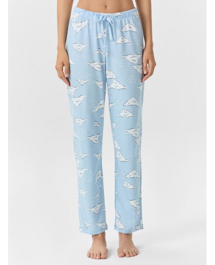 Брюки облака на голубом