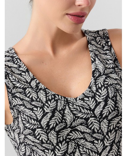 Майка листья на черном