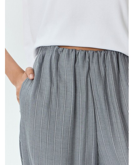 Брюки полоска на сером