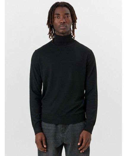 Свитер черный