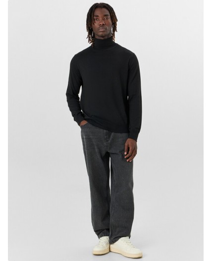 Свитер черный