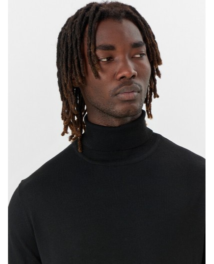 Свитер черный