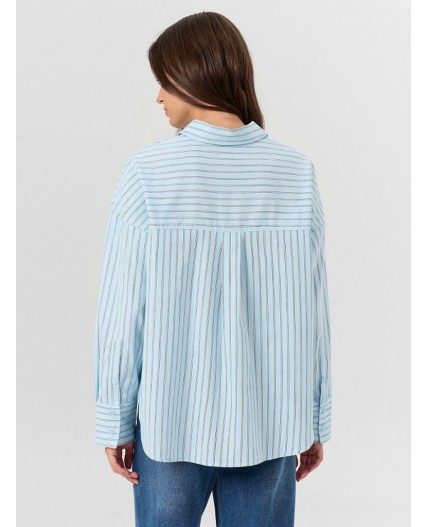 Рубашка полоска на голубом небе
