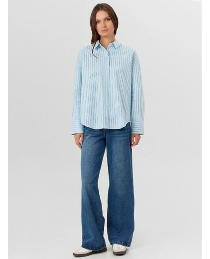 Рубашка полоска на голубом небе