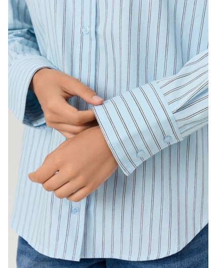 Рубашка полоска на голубом небе