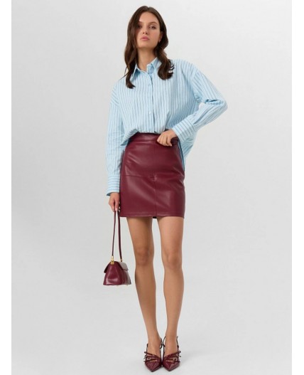 Рубашка полоска на голубом небе