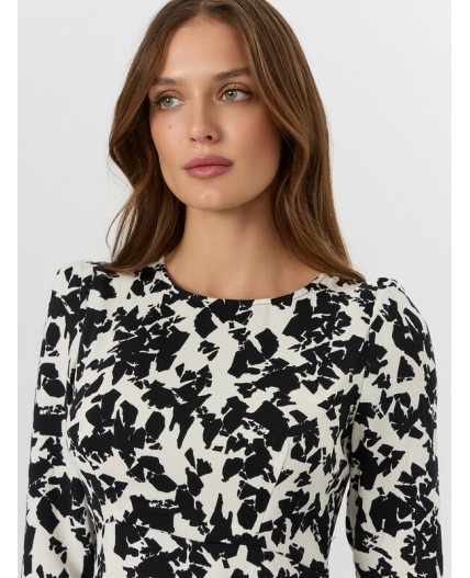 Платье геометрия на молочном