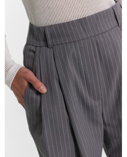 Брюки полоска на сером
