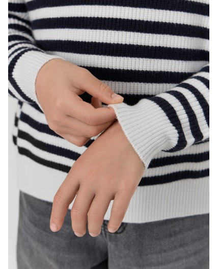 Джемпер черная полоска на белом