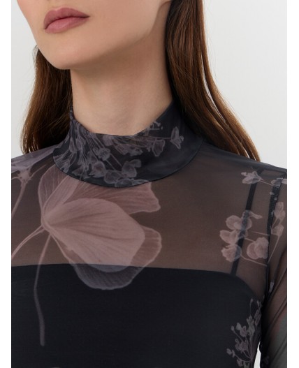 Джемпер цветы на черном