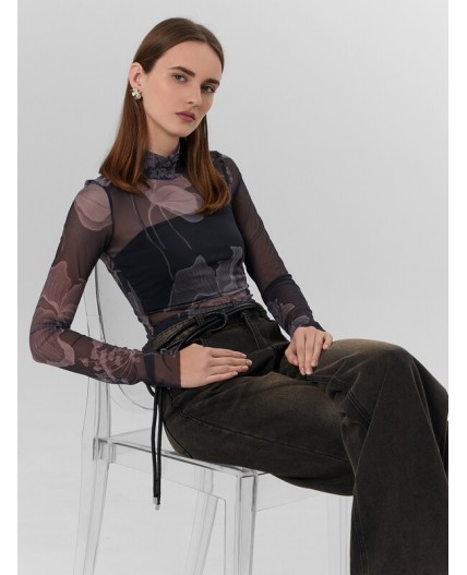 Джемпер цветы на черном