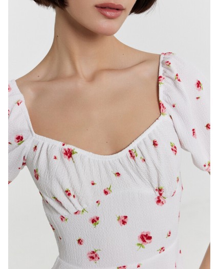 Платье розы на белом