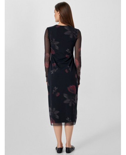 Платье розы на черном