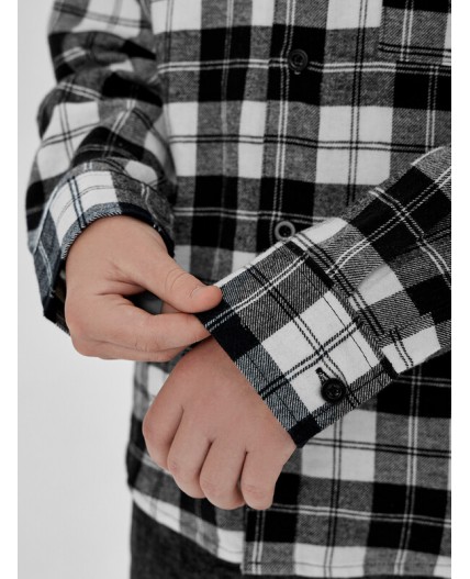Рубашка черно -белая клетка
