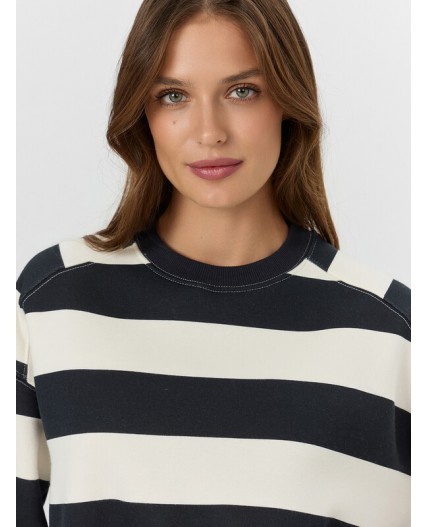 Свитшот молочно -черная полоска