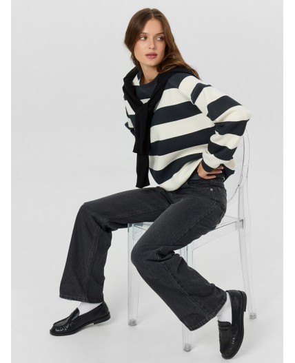 Свитшот молочно -черная полоска
