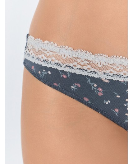 Трусы цветы на т.сером