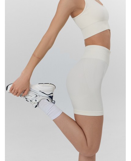 Шорты молочный