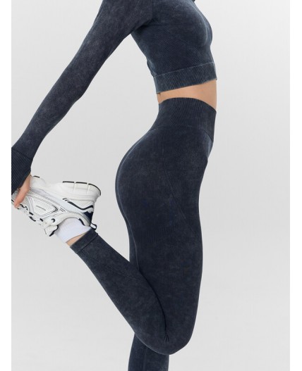 Легинсы пятна на графите